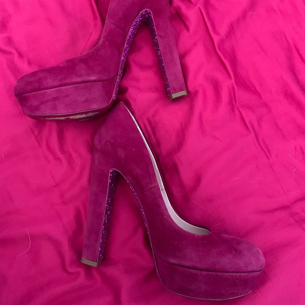 Gorgeous glitter pink pumps